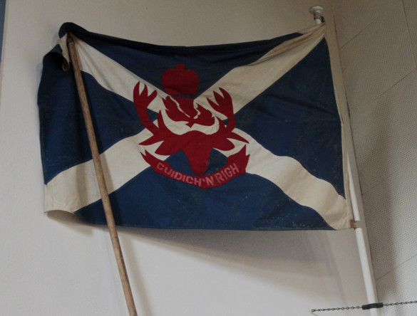 Flag - St. Andrew's Cross
with badge of either
Queen's Own Highlanders
(Seaforth & Camerons)
or its successor
The Highlanders (Seaforth,
Gordons & Camerons)